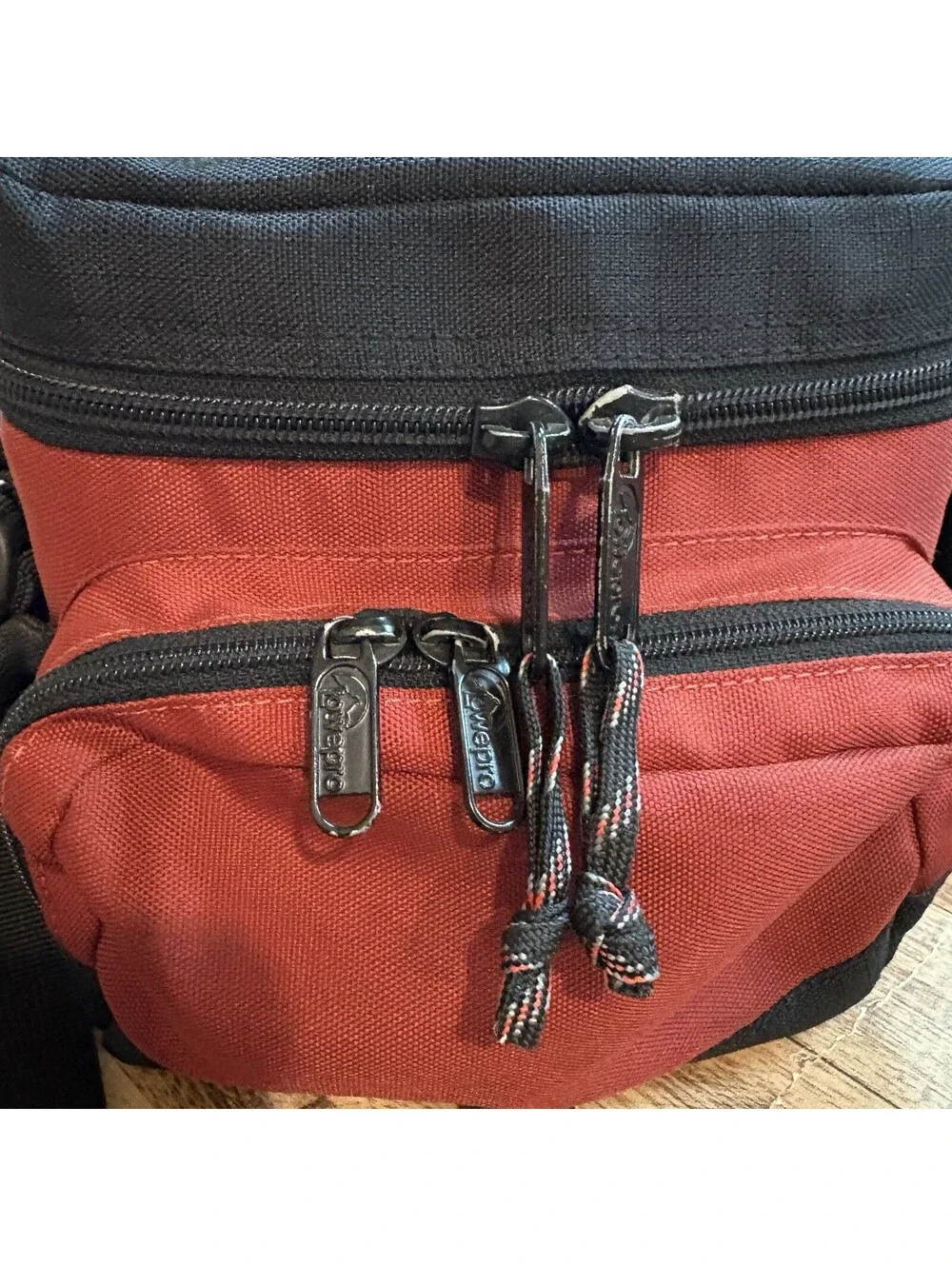 Lowepro Camera Bag Padded Handle Strap Maroon Carry Tote Case Outdoor Hiking